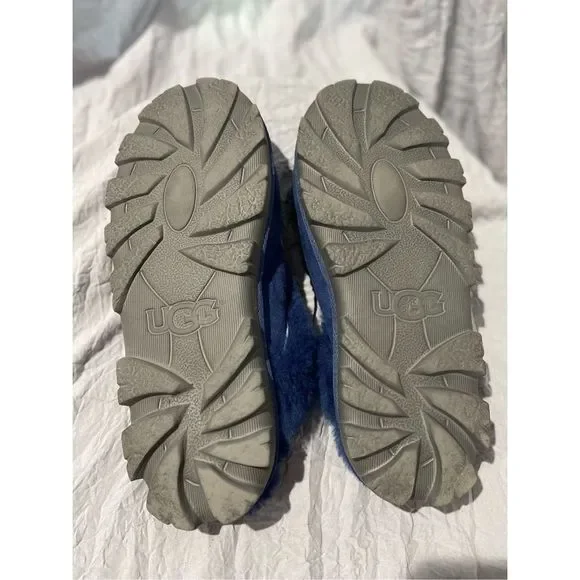 UGG slide in slippers sooo comfy and beautiful color - Picture 8 of 9